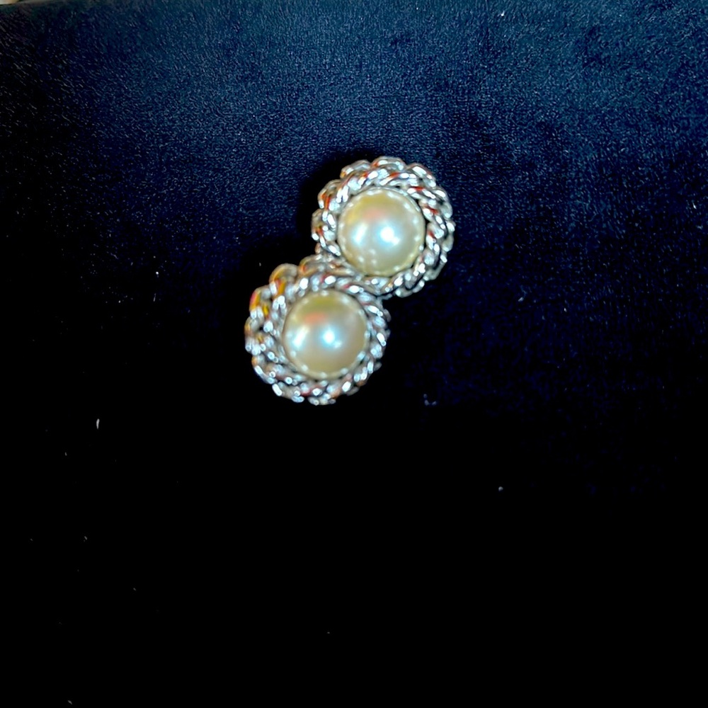 COPY - COPY - Christian Dior earrings
